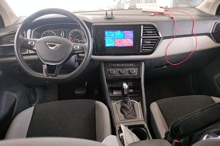 Used Jetta VS7 2022 280TSI Automatic Trend Edition Center Console