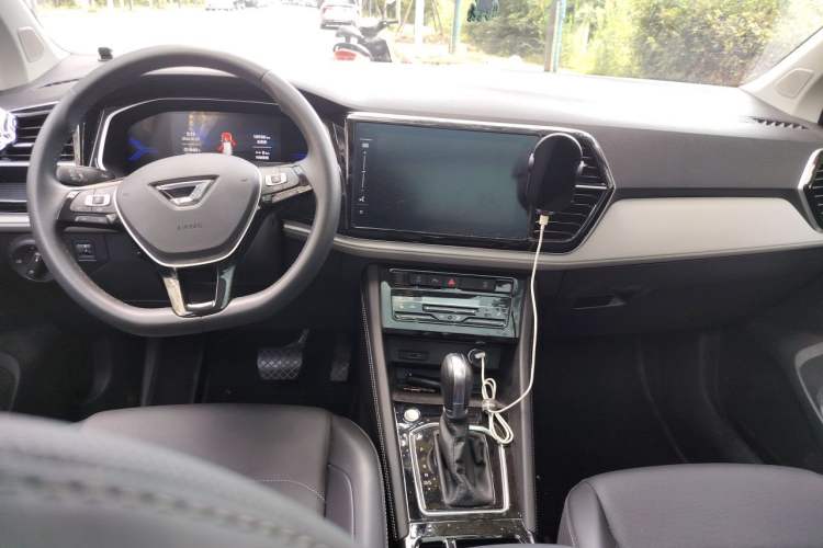 Used Jetta VS7 2022 280TSI Automatic Glory Edition Center Console