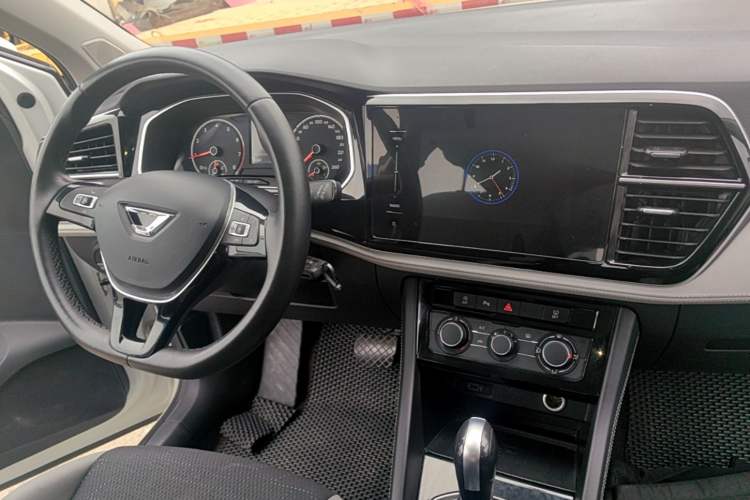 Used Jetta VS7 2022 280TSI Automatic Trend Edition Center Console