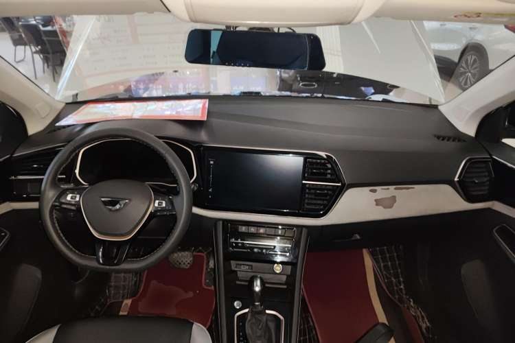 Used Jetta VS7 2022 280TSI Automatic High-Gloss Glory Edition Center Console