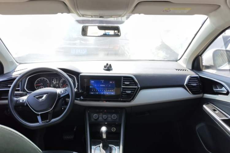 Used Jetta VS7 2022 280TSI Automatic Trend Edition Center Console