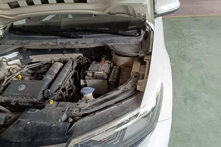 Used Jetta VS7  Engine Bay Left
