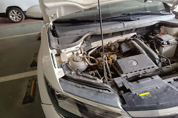 Used Jetta VS7  Engine Bay Right