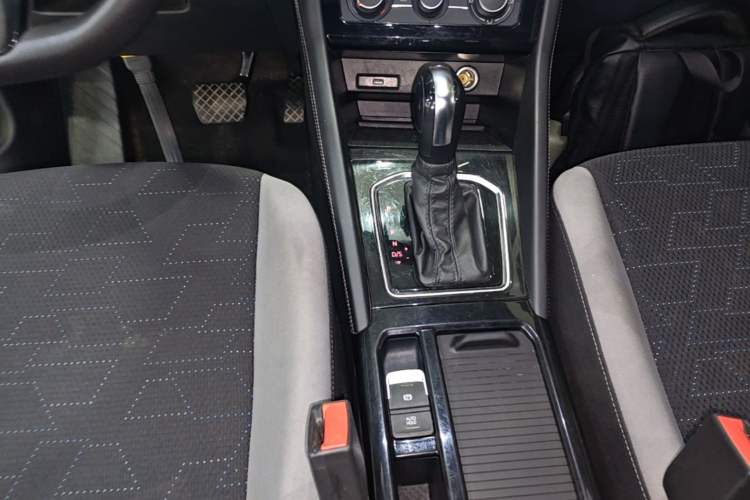 Used Jetta VS7 2022 280TSI Automatic Trend Edition Gear Lever