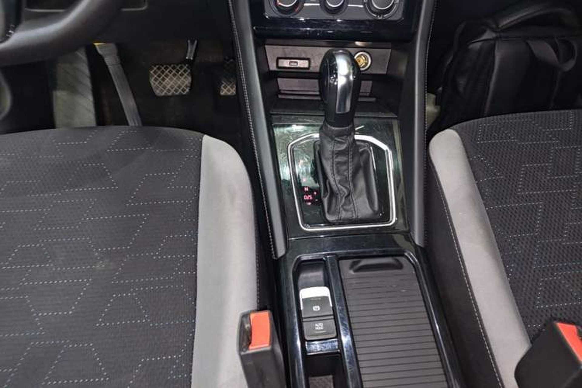 Used Jetta VS7 2022 280TSI Automatic Trend Edition Gear Lever