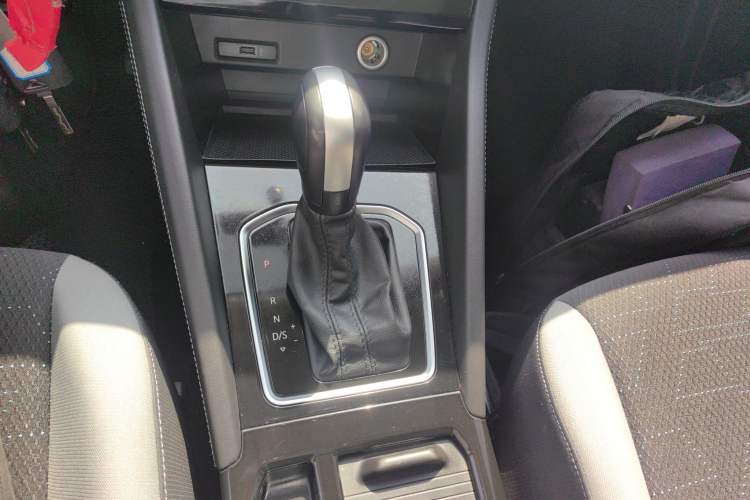 Used Jetta VS7 2022 280TSI Automatic Trend Edition Gear Lever