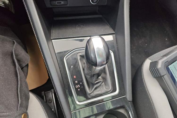 Used Jetta VS7 2022 280TSI Automatic Trend Edition Gear Lever