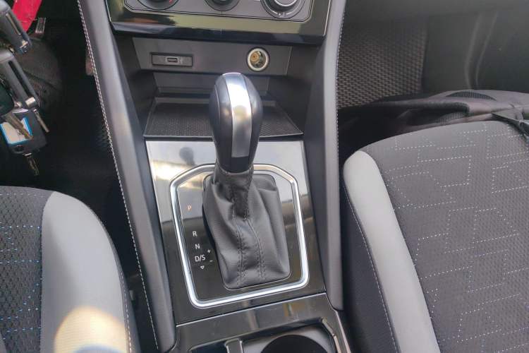 Used Jetta VS7 2022 280TSI Automatic Trend Edition Gear Lever
