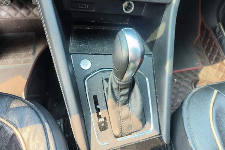 Used Jetta VS7 2022 280TSI Automatic Enjoyment Edition Gear Lever
