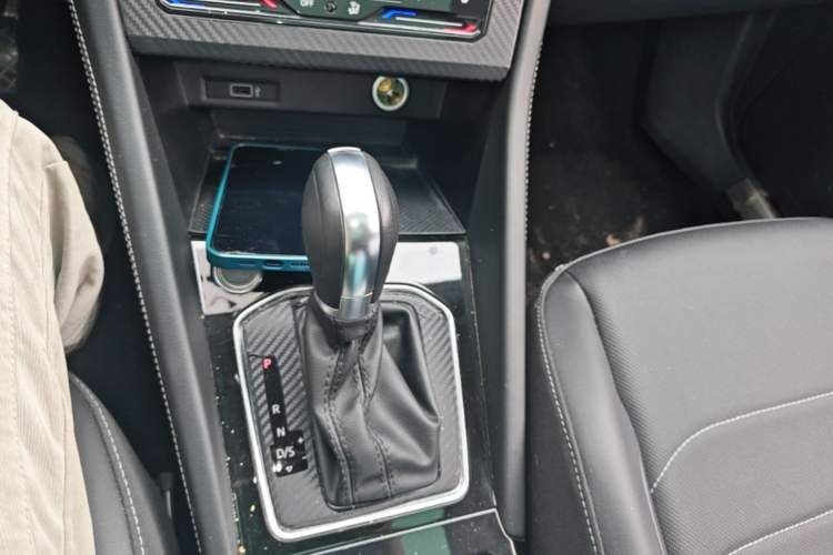 Used Jetta VS7 2022 280TSI Automatic Glory Edition Gear Lever