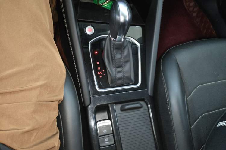 Used Jetta VS7 2022 280TSI Automatic Enjoyment Edition Gear Lever