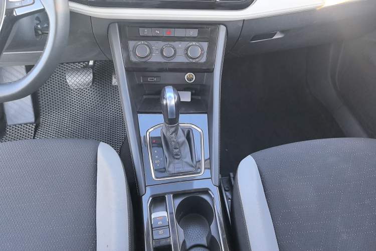 Used Jetta VS7 2022 280TSI Automatic Trend Edition Gear Lever