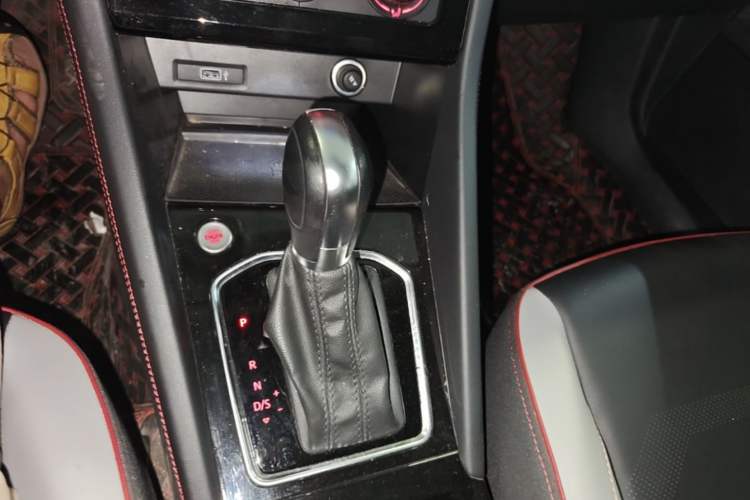 Used Jetta VS7 2022 280TSI Automatic Enjoyment Edition Gear Lever