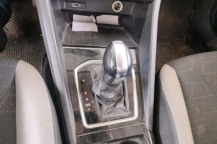 Used Jetta VS7 2022 280TSI Automatic Trend Edition Gear Lever