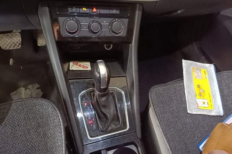 Used Jetta VS7  Gear Lever