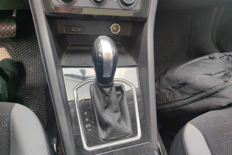 Used Jetta VS7 2022 280TSI Automatic Trend Edition Gear Lever