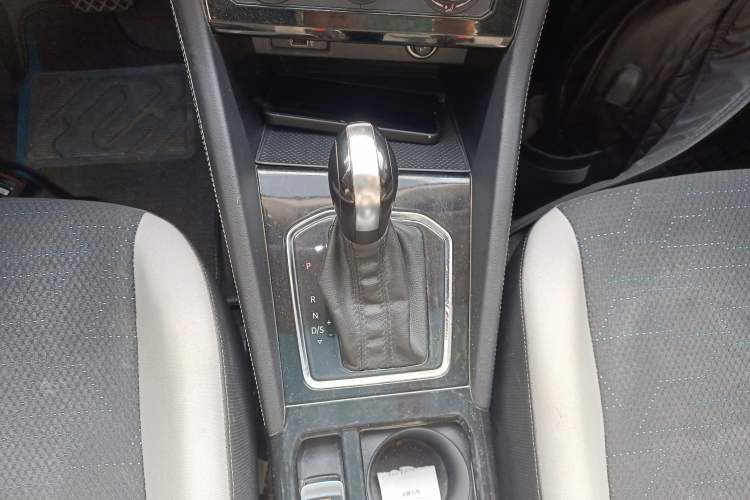 Used Jetta VS7 2022 280TSI Automatic Trend Edition Gear Lever