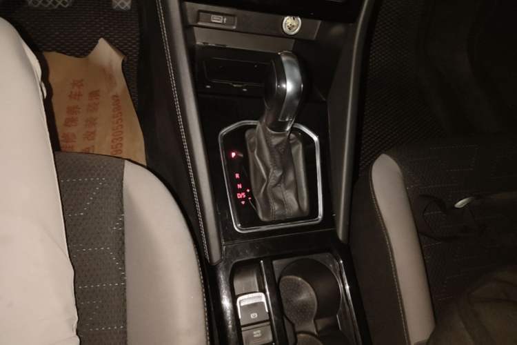 Used Jetta VS7 2022 280TSI Automatic Trend Edition Gear Lever