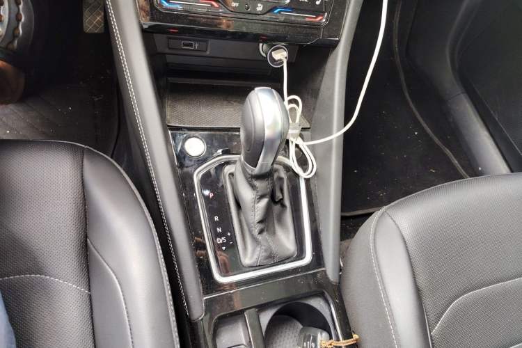 Used Jetta VS7 2022 280TSI Automatic Glory Edition Gear Lever