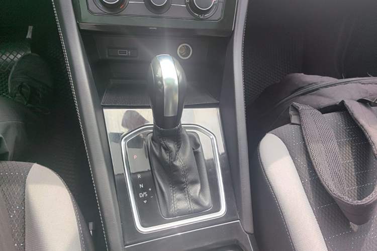 Used Jetta VS7 2022 280TSI Automatic Trend Edition Gear Lever