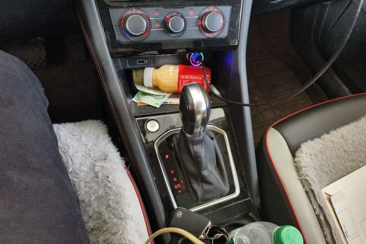 Used Jetta VS7 2022 280TSI Automatic Enjoyment Edition Gear Lever