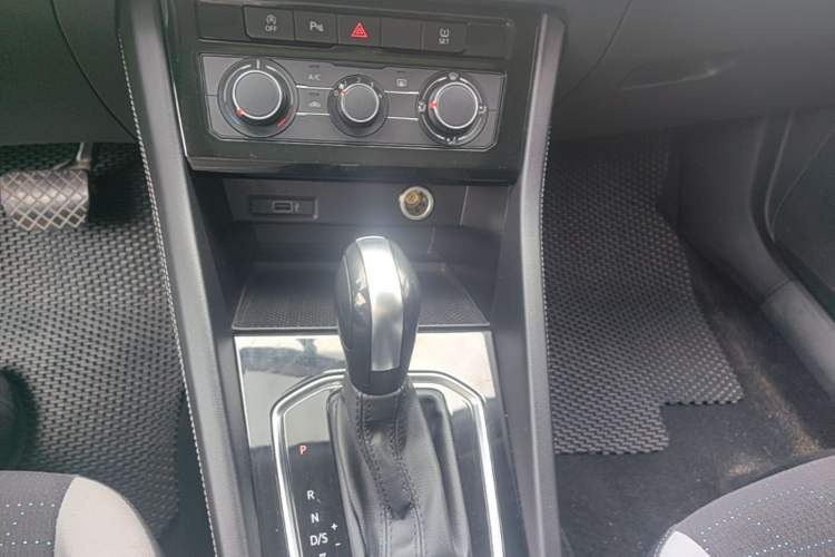 Used Jetta VS7 2022 280TSI Automatic Trend Edition Gear Lever