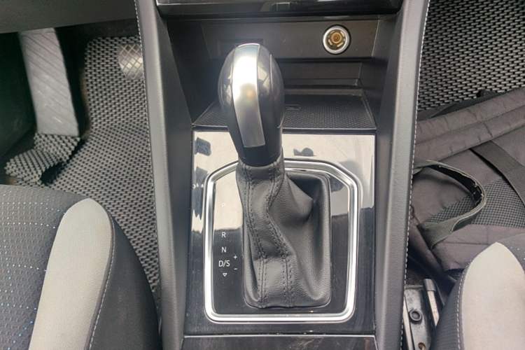 Used Jetta VS7 2022 280TSI Automatic Trend Edition Gear Lever