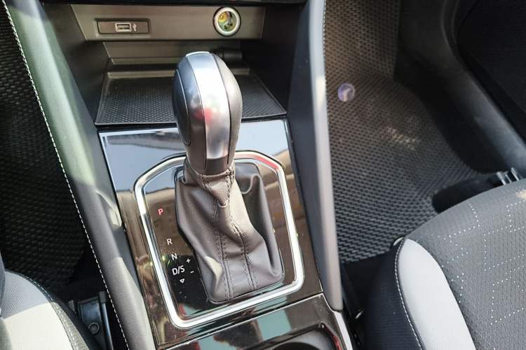Used Jetta VS7 2022 280TSI Automatic Trend Edition Gear Lever