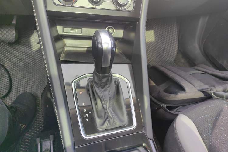 Used Jetta VS7 2022 280TSI Automatic Trend Edition Gear Lever