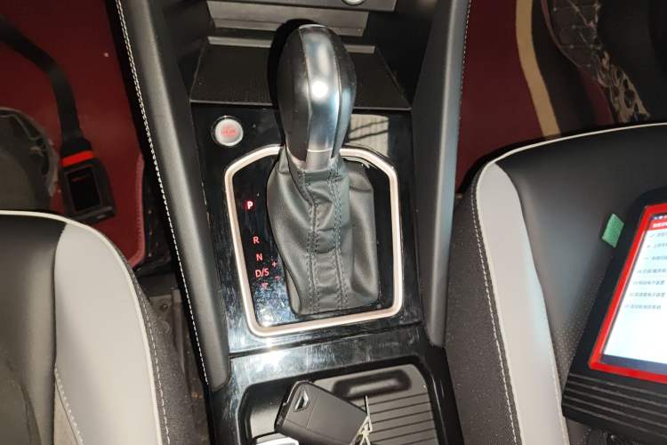 Used Jetta VS7 2022 280TSI Automatic High-Gloss Glory Edition Gear Lever