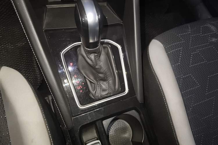Used Jetta VS7 2022 280TSI Automatic Trend Edition Gear Lever