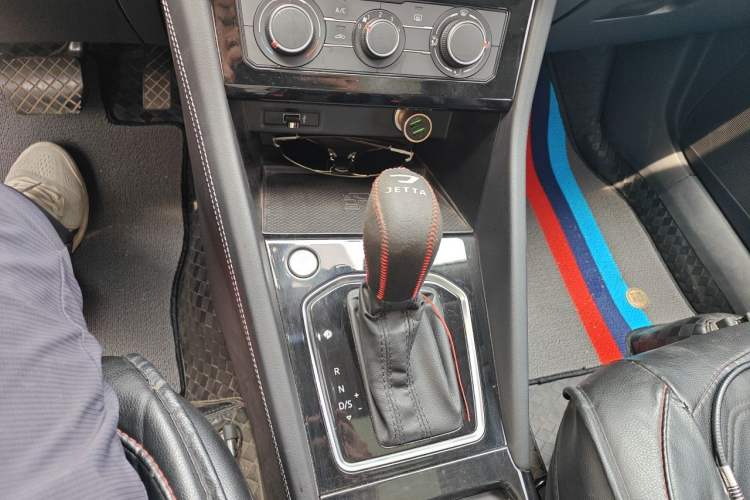 Used Jetta VS7 2022 280TSI Automatic Enjoyment Edition Gear Lever