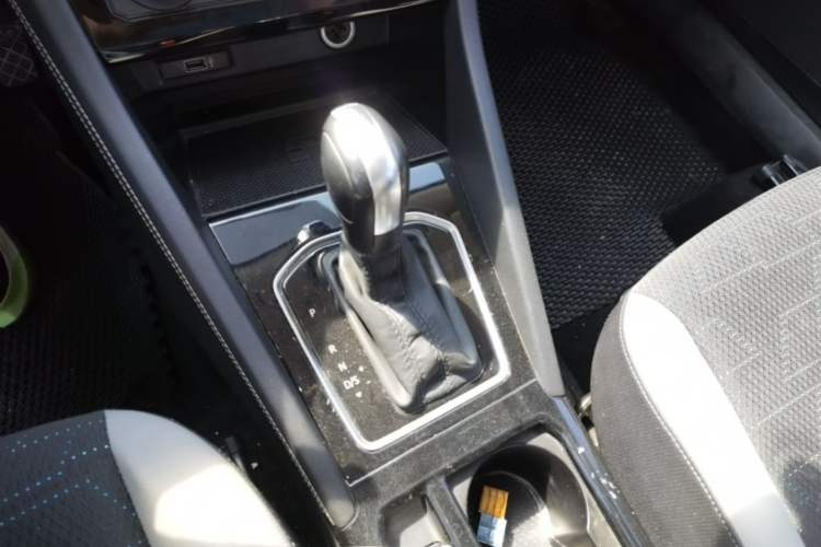 Used Jetta VS7 2022 280TSI Automatic Trend Edition Gear Lever