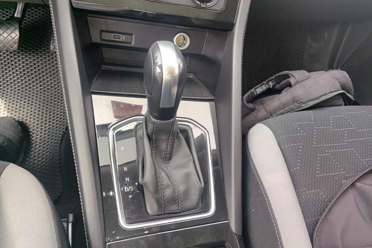 Used Jetta VS7 2022 280TSI Automatic Trend Edition Gear Lever
