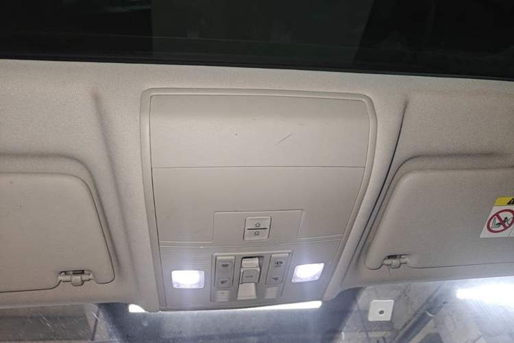Used Jetta VS7 2022 280TSI Automatic Trend Edition Headliner