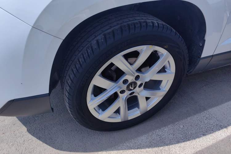 Used Jetta VS7 2022 280TSI Automatic Trend Edition Left Front Wheel Hub