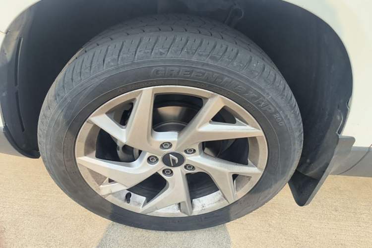Used Jetta VS7 2022 280TSI Automatic Enjoyment Edition Left Front Wheel Hub