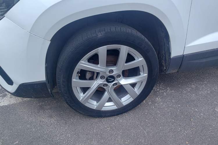 Used Jetta VS7 2022 280TSI Automatic Trend Edition Left Front Wheel Hub
