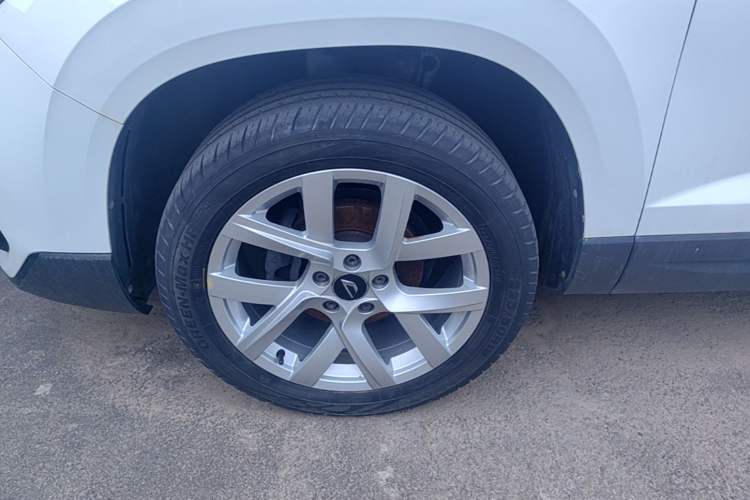 Used Jetta VS7 2022 280TSI Automatic Trend Edition Left Front Wheel Hub