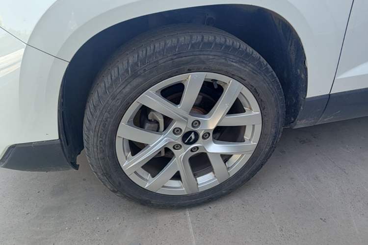 Used Jetta VS7 2022 280TSI Automatic Trend Edition Left Front Wheel Hub