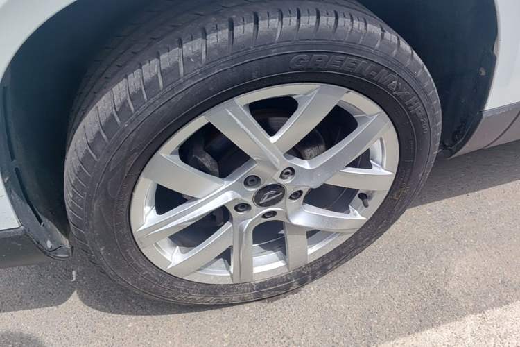 Used Jetta VS7 2022 280TSI Automatic Trend Edition Left Front Wheel Hub