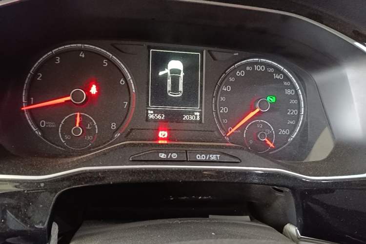 Used Jetta VS7  Odometer Close Up