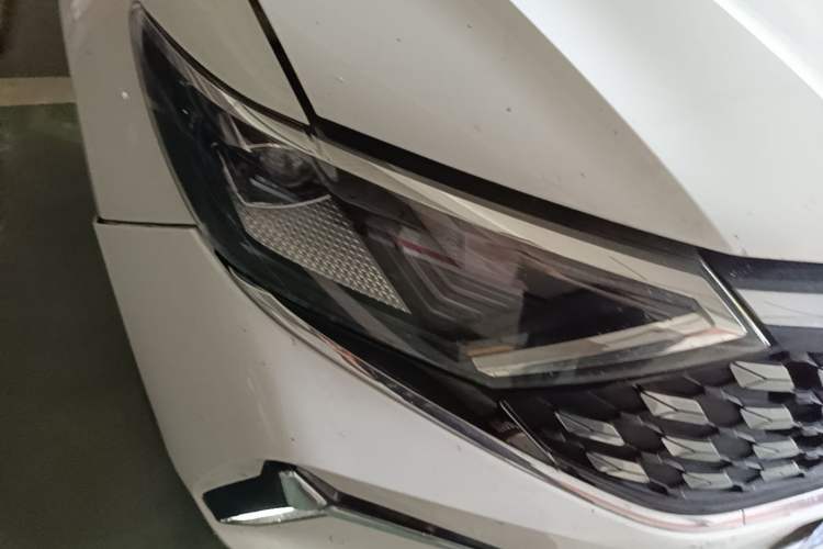 Used Jetta VS7  Right Front Headlight