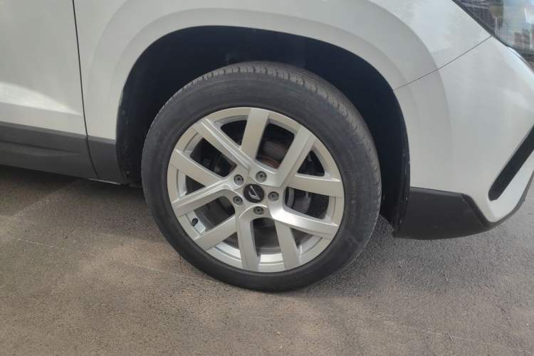 Used Jetta VS7 2022 280TSI Automatic Trend Edition Right Front Wheel Hub