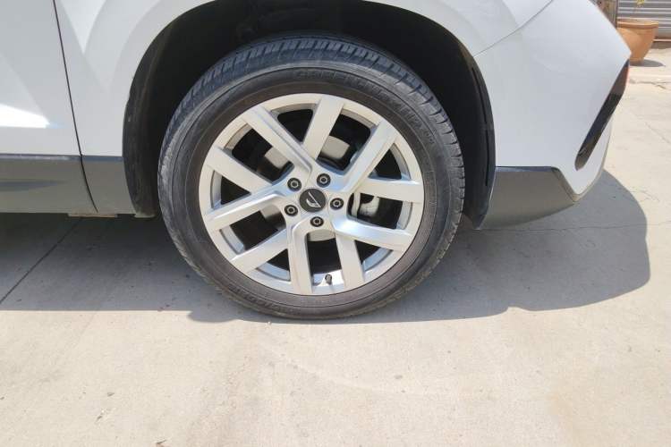Used Jetta VS7 2022 280TSI Automatic Trend Edition Right Front Wheel Hub