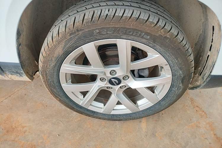 Used Jetta VS7 2022 280TSI Automatic Trend Edition Right Front Wheel Hub