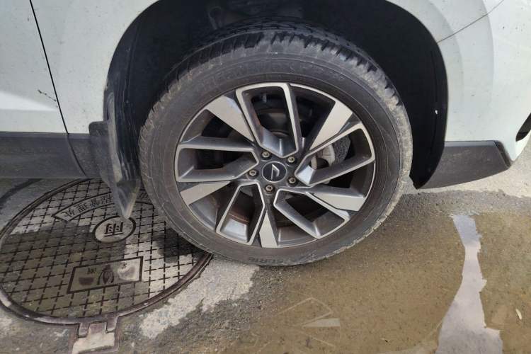Used Jetta VS7 2022 280TSI Automatic Glory Edition Right Front Wheel Hub