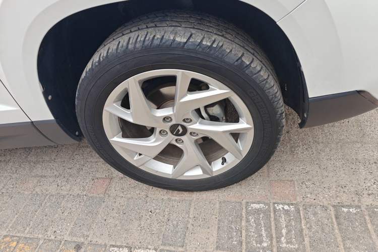 Used Jetta VS7 2022 280TSI Automatic Enjoyment Edition Right Front Wheel Hub