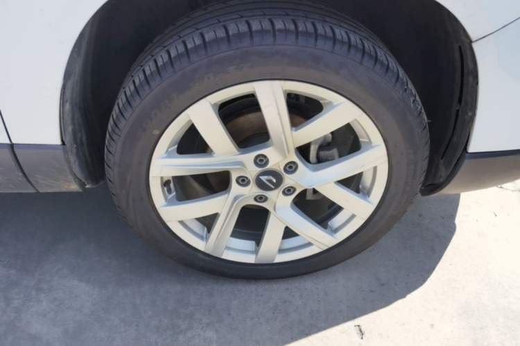 Used Jetta VS7 2022 280TSI Automatic Trend Edition Right Front Wheel Hub