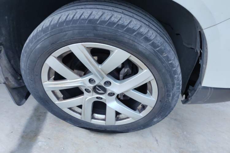 Used Jetta VS7 2022 280TSI Automatic Trend Edition Right Front Wheel Hub
